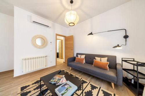 1Bedroom 1bathroom furnished - Rios Rosas - equipped in business area - MintyStay