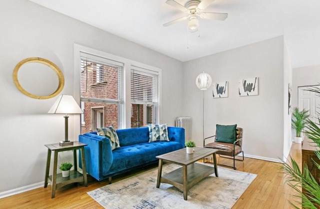 1BR Apartment in Rogers Park with King Bed - Lunt 2E