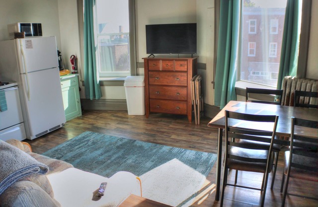 1BR Apt Near MTU, Houghton & Keweenaw w/Full Amenities Close to Dining & Bars