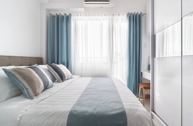 1BR Chic in Lush Residences near Ayala w/pool use