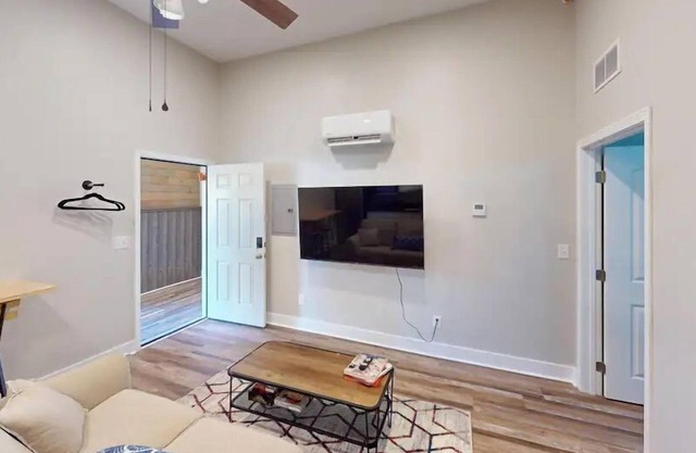 1BR|Chic Warehouse Suite|Exposed Brick|Modern Gem