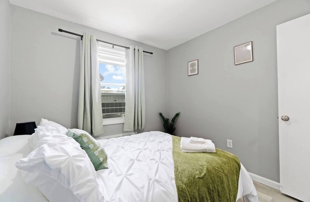 1BR Downtown Fort Wayne Apt – Free Parking