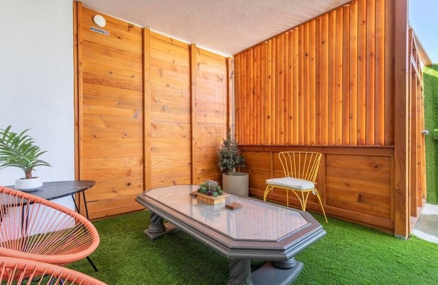 1BR Mid-Century Apt w/Patio, Near LAX & Beach