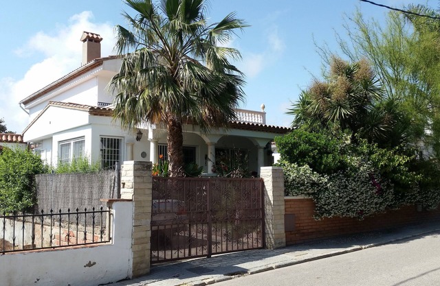 1st floor of villa in residential area with large terrace
