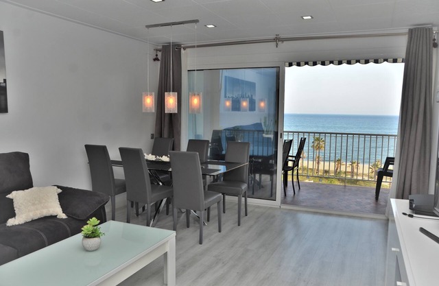 1st line with wonderful sea views