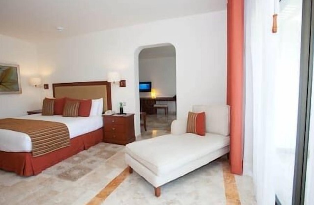 2/2 Melia Resort & Spa, Pool, Hot Tub, Balcony!