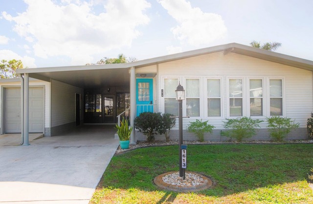 2/2 on Golf Course - Community Pools & PET Friendly!