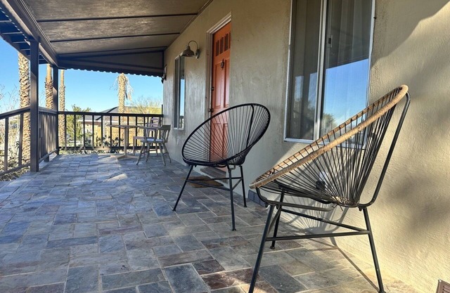 2.9 Palms - 5 minute drive to park!