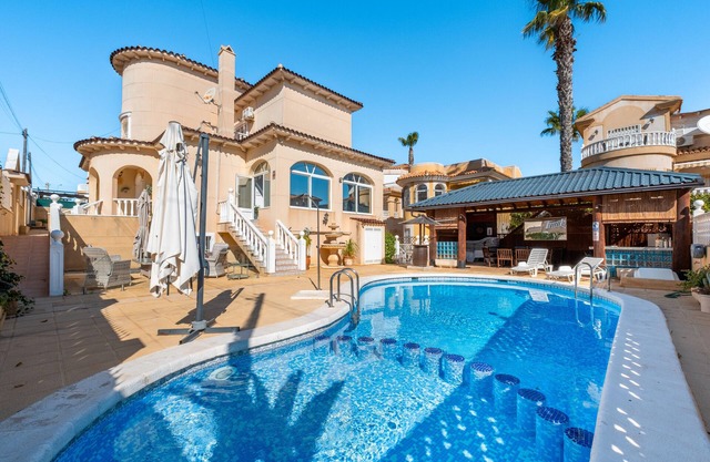 2 Apartments in Villa "Sun and Happiness" with Pool, Terraces & Wi-Fi