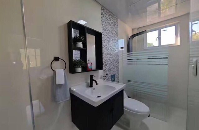 2 Bdrm, 1 Bath, Wifi, Near River and Beach, 4L