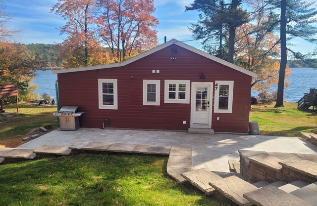 2 Bed, 1.5 Bath, on Pool Pond, Close to Franklin Pierce and Mt. Monadnock