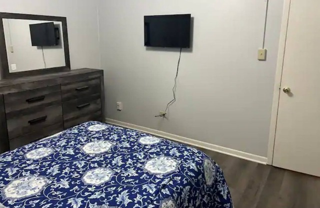 2 Bed 1 Bath Rental balcony Close to Ingalls Hospital