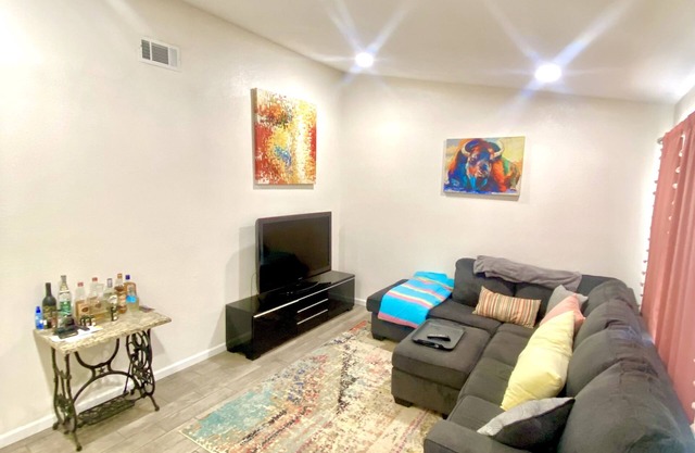 2 bed 1 bath with Puppy Palace Flex Space!