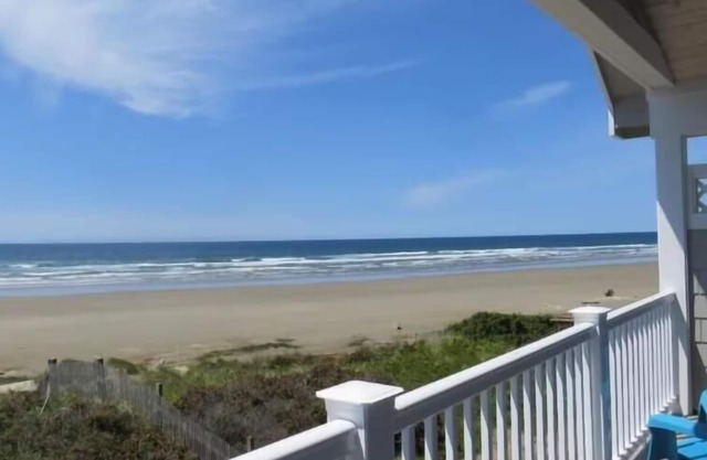 2 bed, 2 bath Hecta Beach front home - Traxler's Surfside Cottage