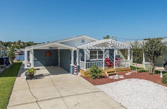 2 BED 2 Bath HOME ON THE WATER - HEATED POOL ~ SUPs ~ KAYAKS ~ FISHING POLES!