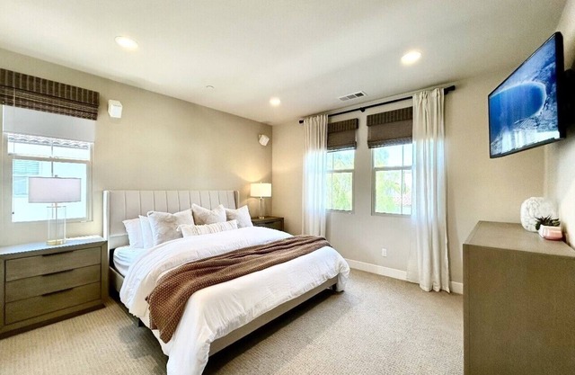 2 Bed/2 Bath Luxury Townhome In Portola Springs Irvine