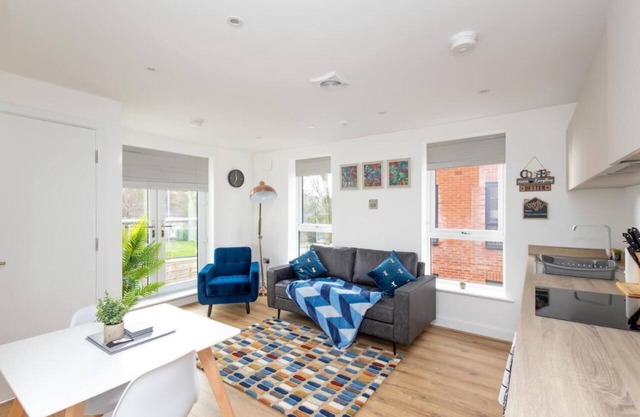 2 Bed 2 Bath | Parking | EV Plug | WiFi | En-suite's | Master King Size Bed