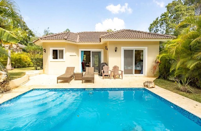 2 Bed 2 Bath Villa with Jacuzzi, High Speed Wi-Fi