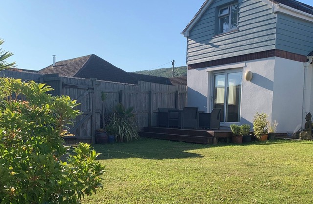 2 Bed Apartment, 5 Minutes Walk To Popular Surfing Beach and Croyde Village