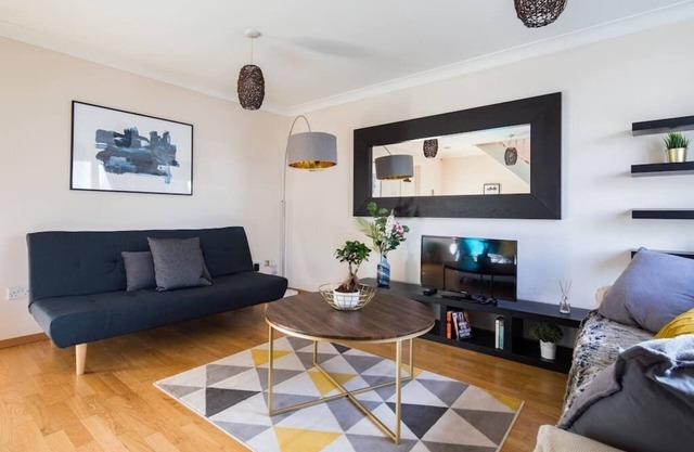 2 Bed Apartment with Garden in Fulham