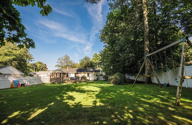 2 bed Cottage on Great Herring Pond