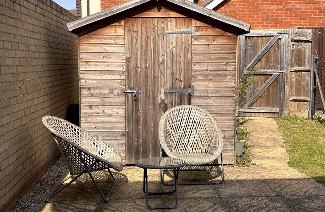 2 Bed End Terrace M4 M25 Heathrow Windsor & London