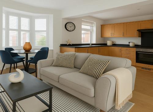 2 Bed Flat by Richmond Park