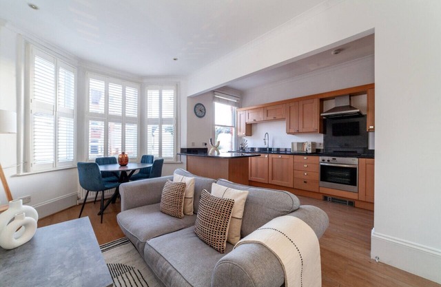 2 Bed Flat by Richmond Park