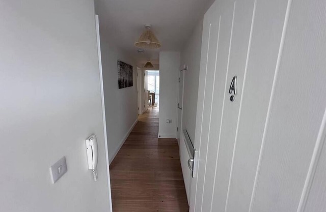 2 Bed Ground floor flat with garden