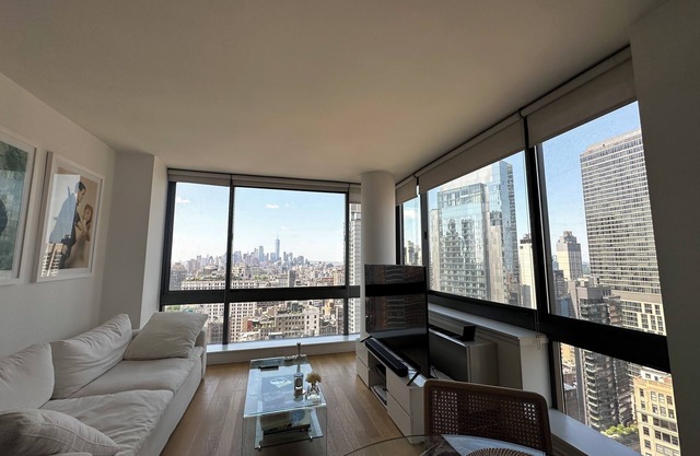 2 Bed Lux High Rise, steps from the Empire State