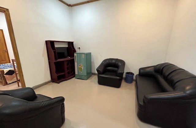 2 Bed non AC house with free parking