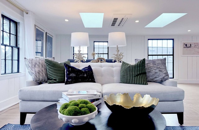 2-Bed Penthouse with Rooftop Deck in Old Town, Harbor Peeks and Parking