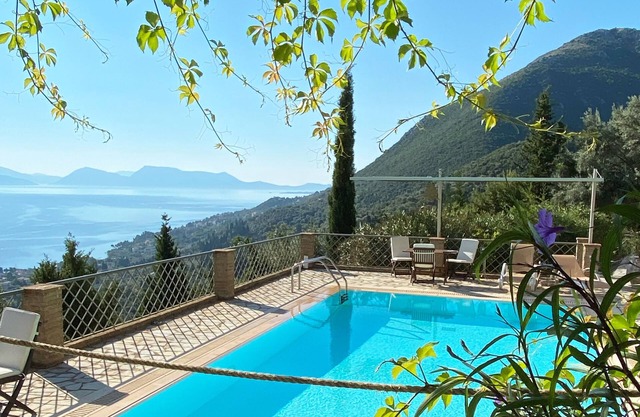 2 bedr/3 bath stone Villa/private pool/breathtaking sea views/6mins from beach!