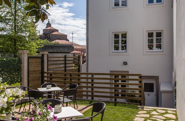 2 bedroom apt. 3 min. walking to cathedral - garden terrace wifi elevator - P1