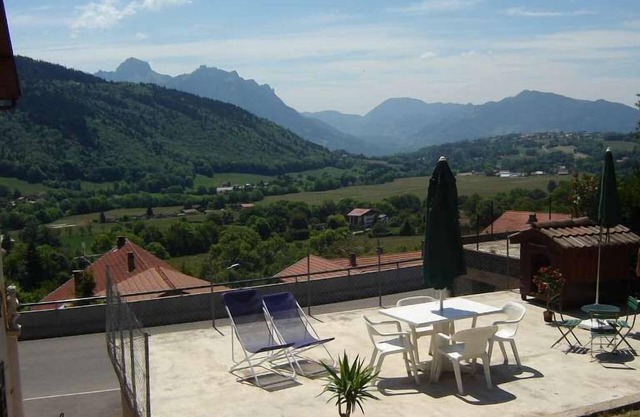 2 bedroom apartment close to the lake, skiing and hiking - Bernex/Évian