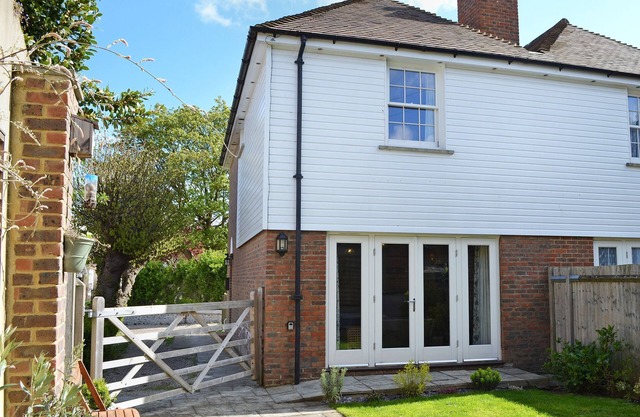 2 bedroom accommodation in St Margaret&rsquo;s-at-Cliffe