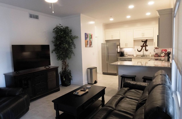 2 bedroom/2 bathroom , 2 blocks from everything Tuscaloosa!