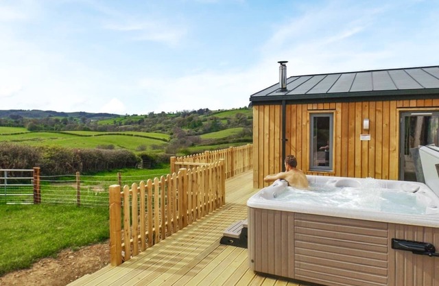 2 bedroom accommodation in Castle Pren, Llandrindod Wells