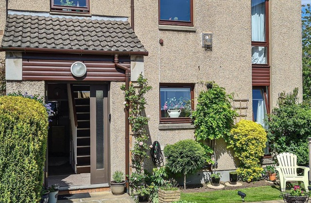 2 bedroom accommodation in South Queensferry