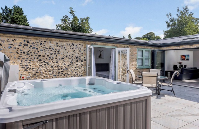 2 bedroom accommodation in Santon Downham