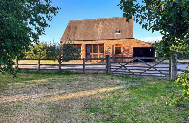 2 bedroom accommodation in Near Uttoxeter
