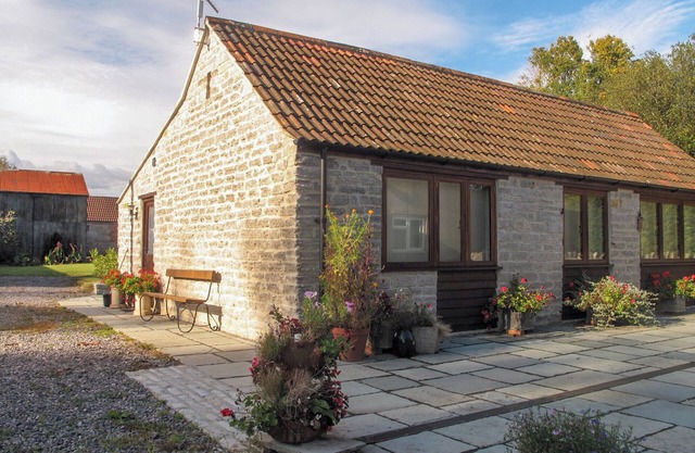 2 bedroom accommodation in Lovington, near Somerton