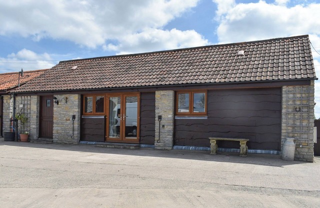 2 bedroom accommodation in Catsham, near Glastonbury