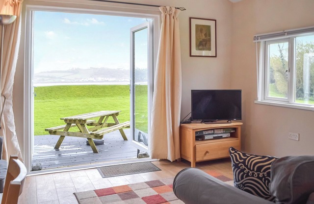 2 bedroom accommodation in Llansteffan