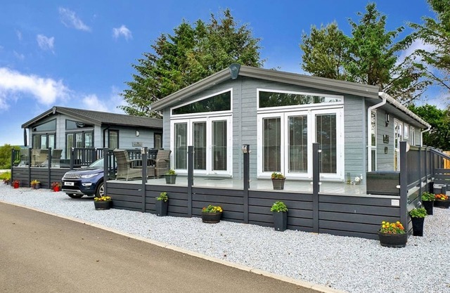 2 bedroom accommodation in Nr Kintore