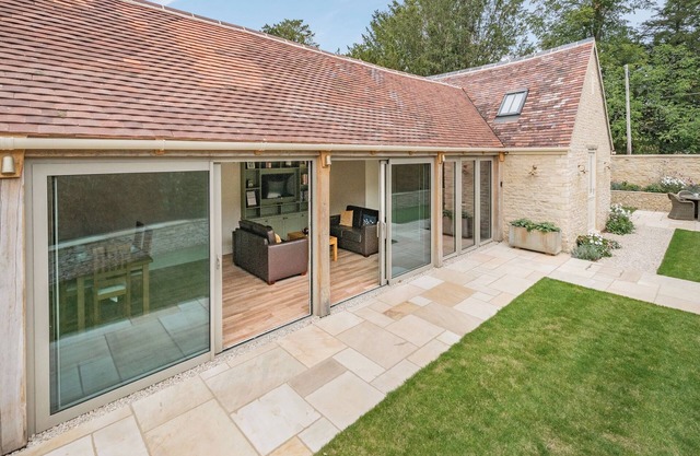 2 bedroom accommodation in Hatherop, near Cirencester