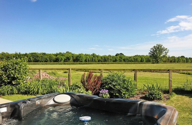 2 bedroom accommodation in South Barrow, near Yeovil