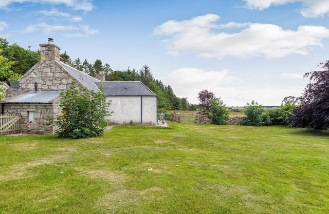 2 bedroom accommodation in Inverurie