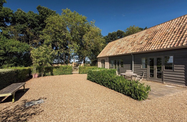2 bedroom accommodation in Clopton, near Kettering