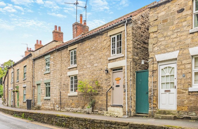 2 bedroom accommodation in Pickering